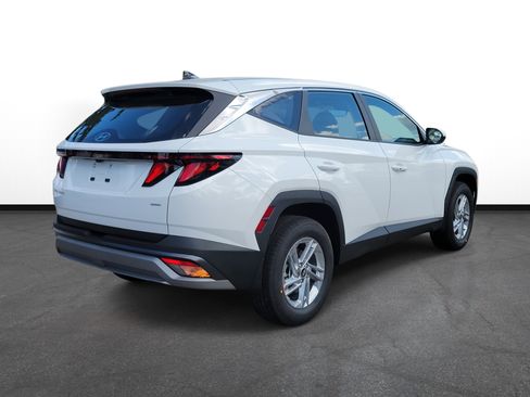 New 2026 Hyundai Tucson SE image 4