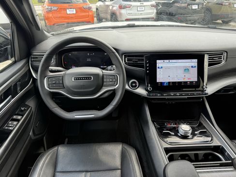 Used 2024 Jeep Wagoneer L Series III w/ Flexible Seating Group AWD/4WD image 14