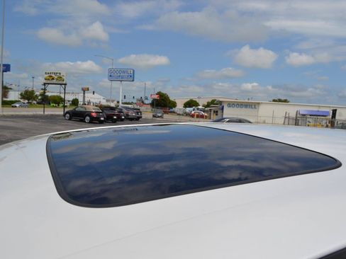 Used 2010 Ford Taurus Limited AWD/4WD image 28