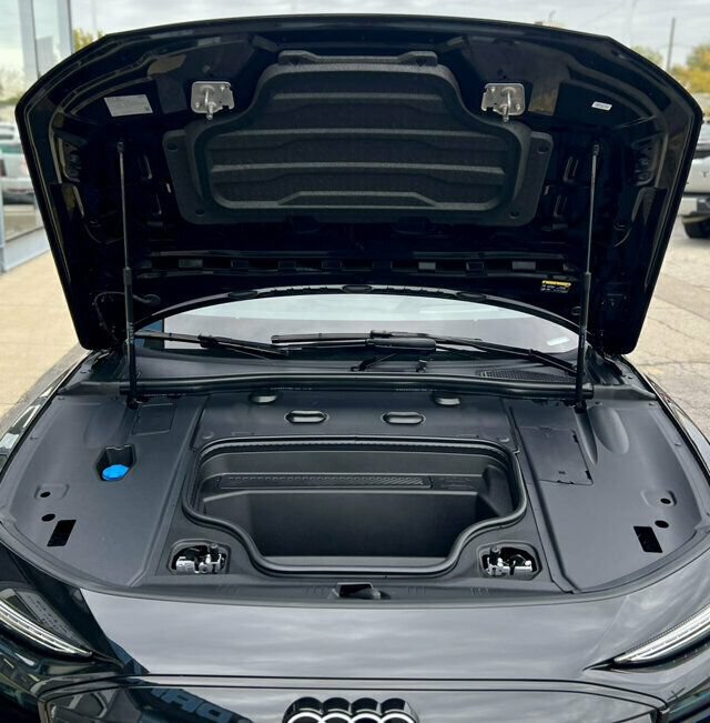 Used 2025 Audi A6 e-tron Prestige AWD/4WD image 14