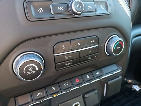 Used 2025 Chevrolet Silverado 1500 Custom image 15