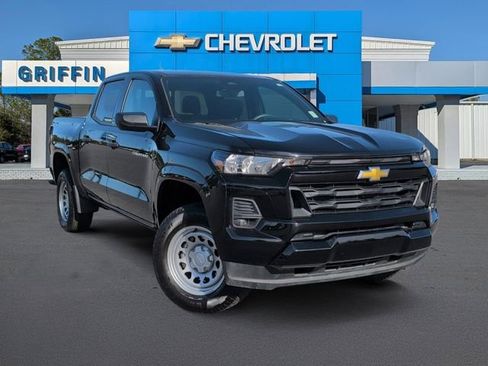 Used 2025 Chevrolet Colorado W/T RWD image 2
