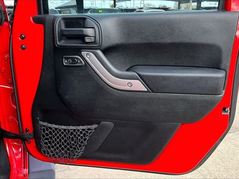 Used 2018 Jeep Wrangler Unlimited Sahara image 21