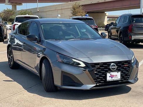 Used 2024 Nissan Altima 2.5 SR FWD image 3