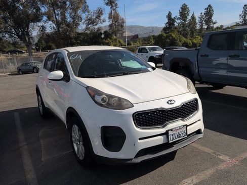 Used 2017 Kia Sportage LX image 2