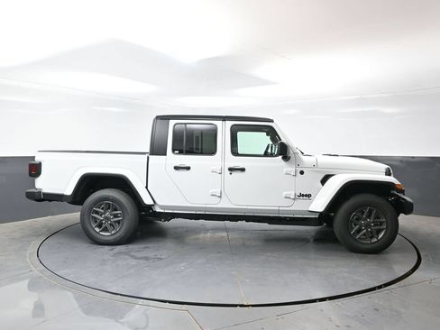 New 2026 Jeep Gladiator Sport AWD/4WD image 2