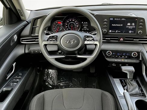 Used 2022 Hyundai Elantra SEL w/ Cargo Package image 5