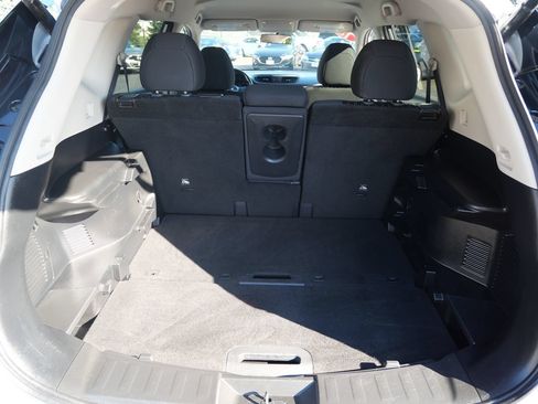 Used 2018 Nissan Rogue SV AWD/4WD image 35