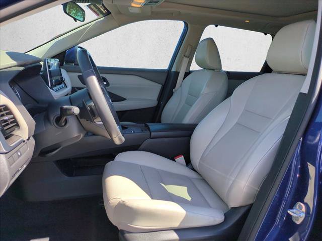 Used 2023 Nissan Rogue SV w/ SV Premium Package FWD image 16