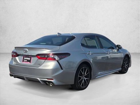 Used 2023 Toyota Camry SE image 5