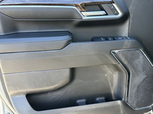 Used 2024 GMC Sierra 1500 SLE image 10