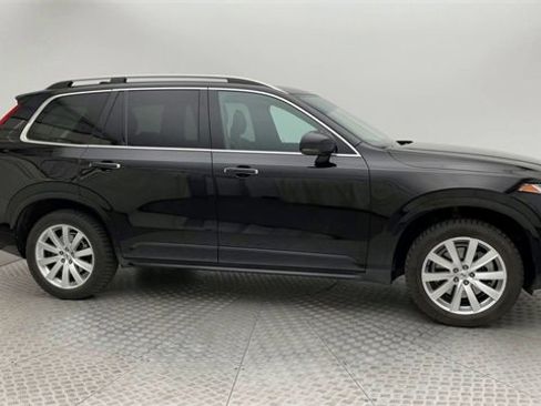 Used 2018 Volvo XC90 T6 Momentum w/ Convenience Package image 9