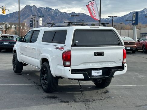 Used 2017 Toyota Tacoma TRD Sport image 3