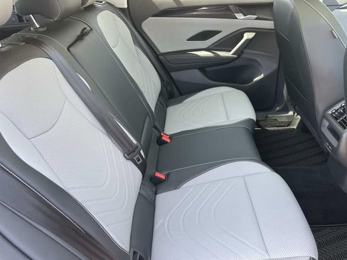 Used 2026 Volkswagen Tiguan SE w/ Panoramic Sunroof Package FWD image 26
