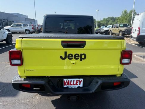 Used 2023 Jeep Gladiator Sport AWD/4WD image 5