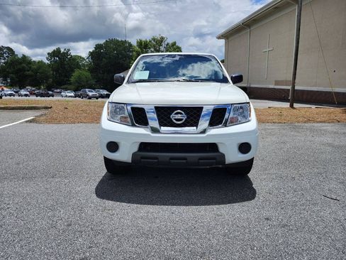 Used 2019 Nissan Frontier SV RWD image 2