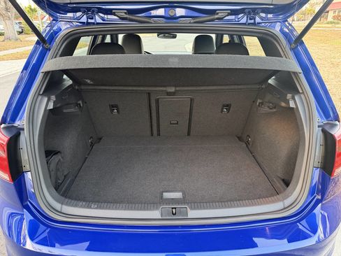 Used 2017 Volkswagen Golf R 4-Door image 14