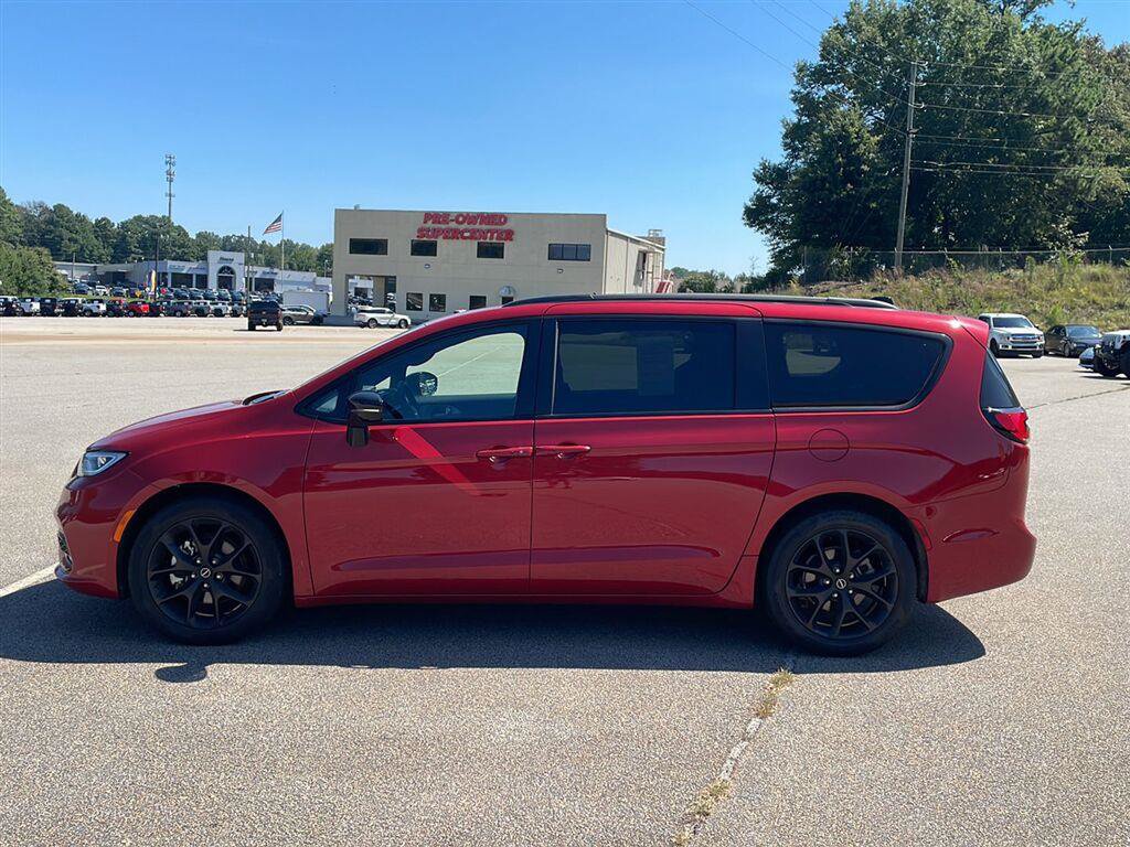 Used 2026 Chrysler Pacifica Limited w/ S Appearance Package FWD image 5