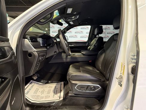 Used 2024 Jeep Wagoneer L Series II w/ Flexible Seating Group image 30