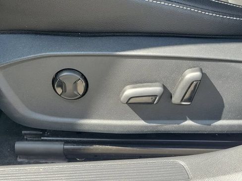 Used 2023 Volkswagen Jetta SE w/ Panoramic Sunroof Package FWD image 19