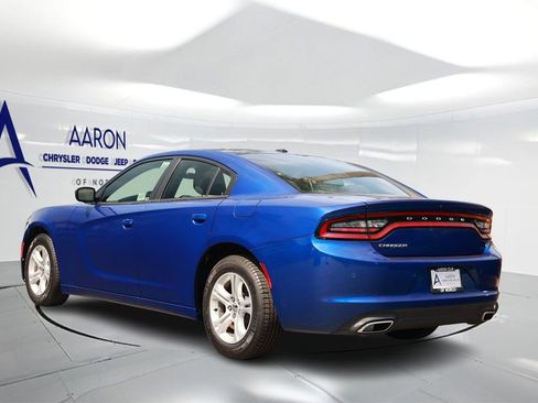Used 2020 Dodge Charger SXT w/ Driver Convenience Group image 2