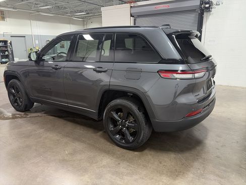 Used 2022 Jeep Grand Cherokee Altitude image 5