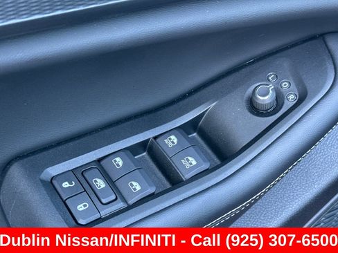 Used 2025 Jeep Grand Cherokee Laredo X w/ Luxury Tech Group I RWD image 13