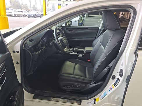 Used 2017 Lexus ES 350 w/ Accessory Package FWD image 7