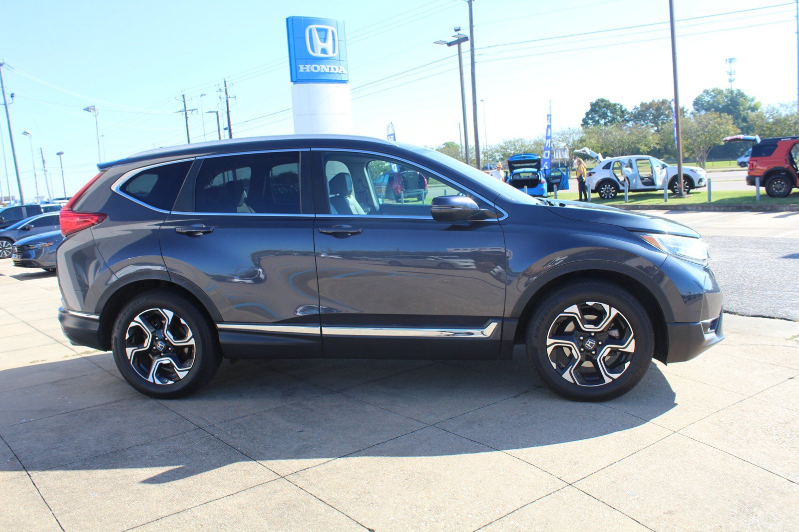 Used 2018 Honda CR-V Touring image 3