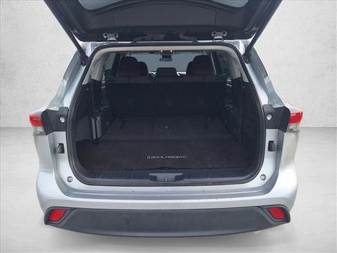 Certified 2024 Toyota Highlander LE image 17