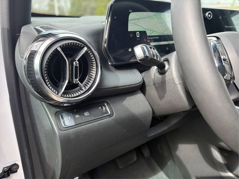 New 2026 Chevrolet Equinox LT w/ Safety and Technology Package FWD image 19