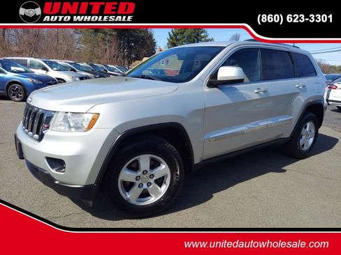 Used 2013 Jeep Grand Cherokee Laredo w/ Laredo E Group image 1