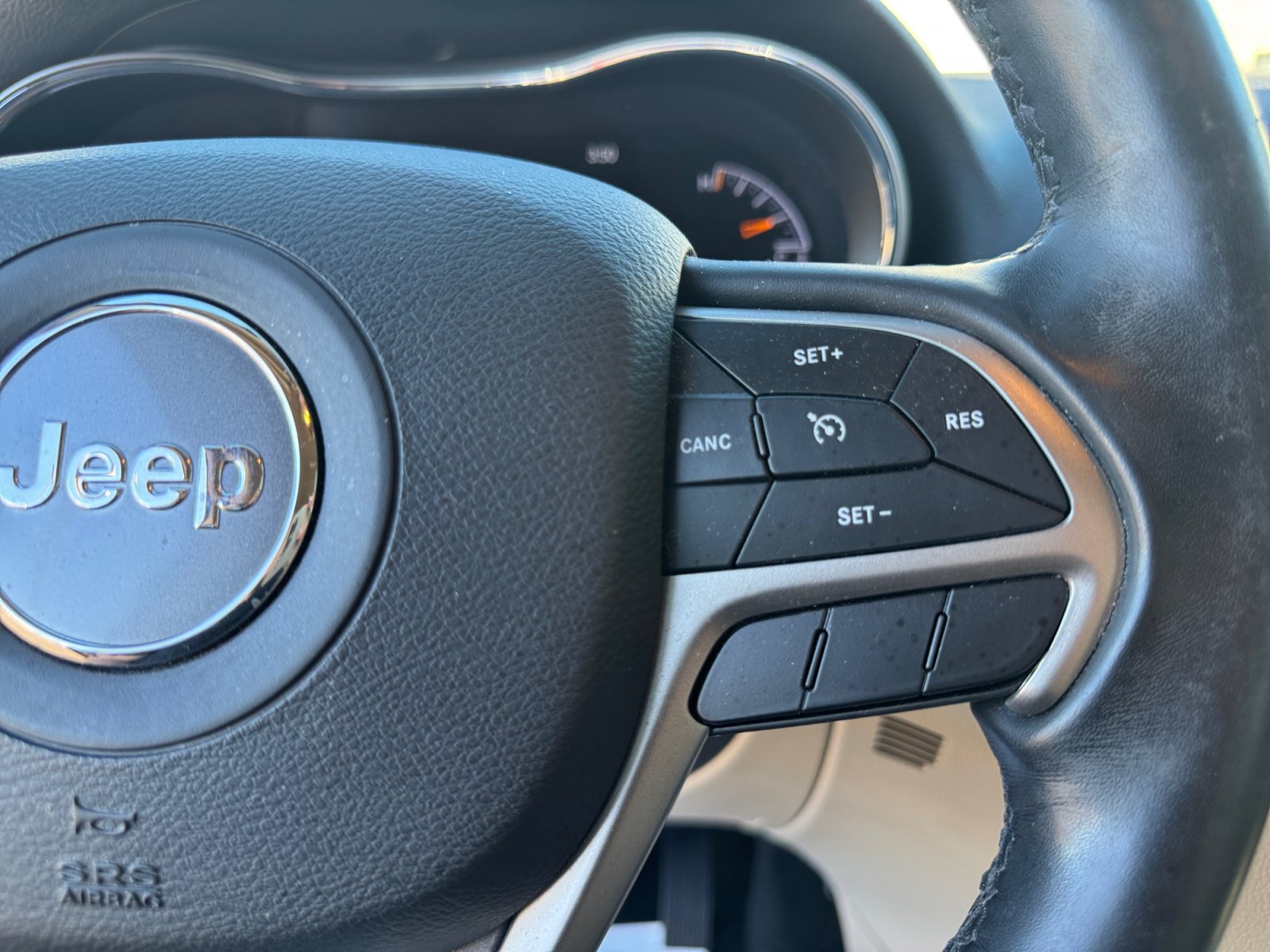 Used 2022 Jeep Grand Cherokee Laredo E RWD image 17