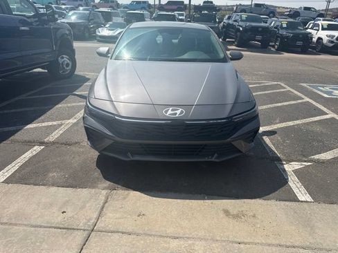 Used 2024 Hyundai Elantra SEL FWD image 2