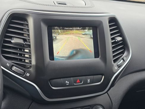 Used 2020 Jeep Cherokee Latitude Lux w/ Comfort/Convenience Group image 23