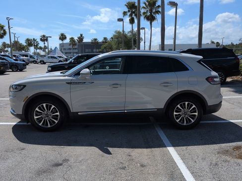 Used 2021 Lincoln Nautilus FWD w/ Equipment Group 101A image 7