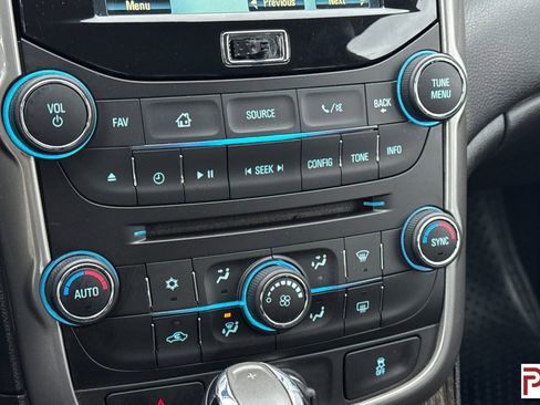 Used 2015 Chevrolet Malibu LT image 21