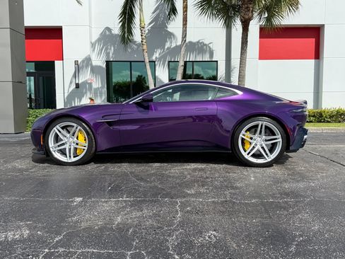 Used 2025 Aston Martin V8 Vantage Coupe RWD image 14