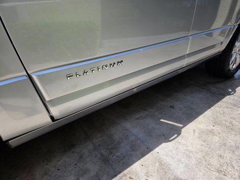 Used 2015 Ford Expedition Platinum RWD image 4