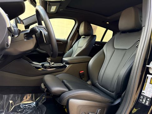 Certified 2025 BMW X4 xDrive30i image 12