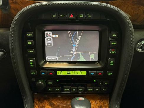 Used 2005 Jaguar XJ8 RWD image 16