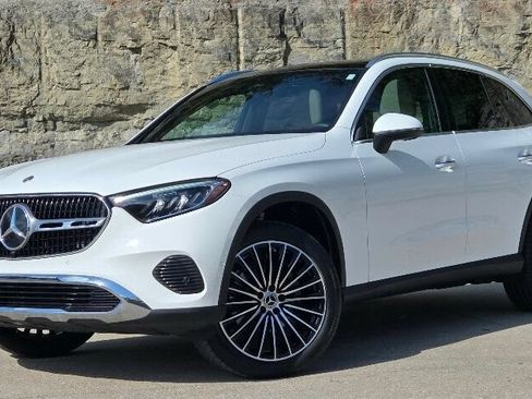 Used 2025 Mercedes-Benz GLC 300 image 3