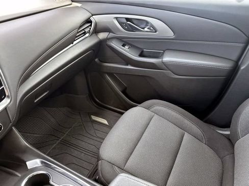 Certified 2023 Chevrolet Traverse LT FWD image 30