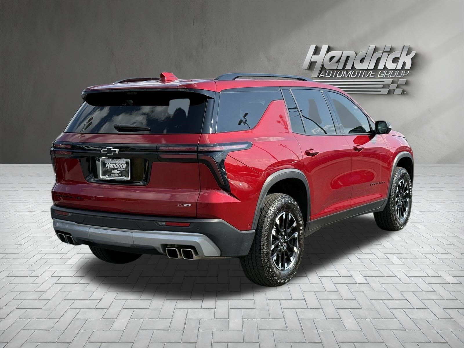 Used 2025 Chevrolet Traverse Z71 w/ Enhanced Driving Package AWD/4WD image 9