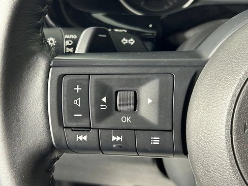 Used 2024 Nissan Pathfinder SV w/ SV Premium Package AWD/4WD image 27