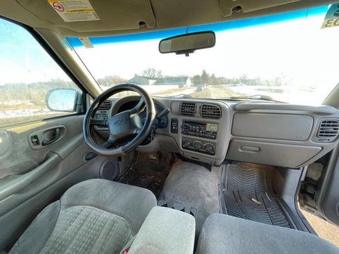 Used 2001 Chevrolet S10 Pickup LS w/ Preferred Equipment Group image 28
