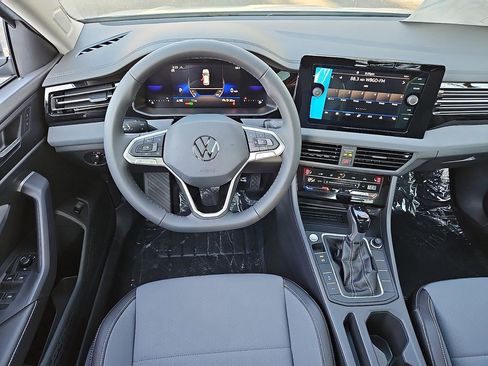 New 2026 Volkswagen Jetta SE image 10