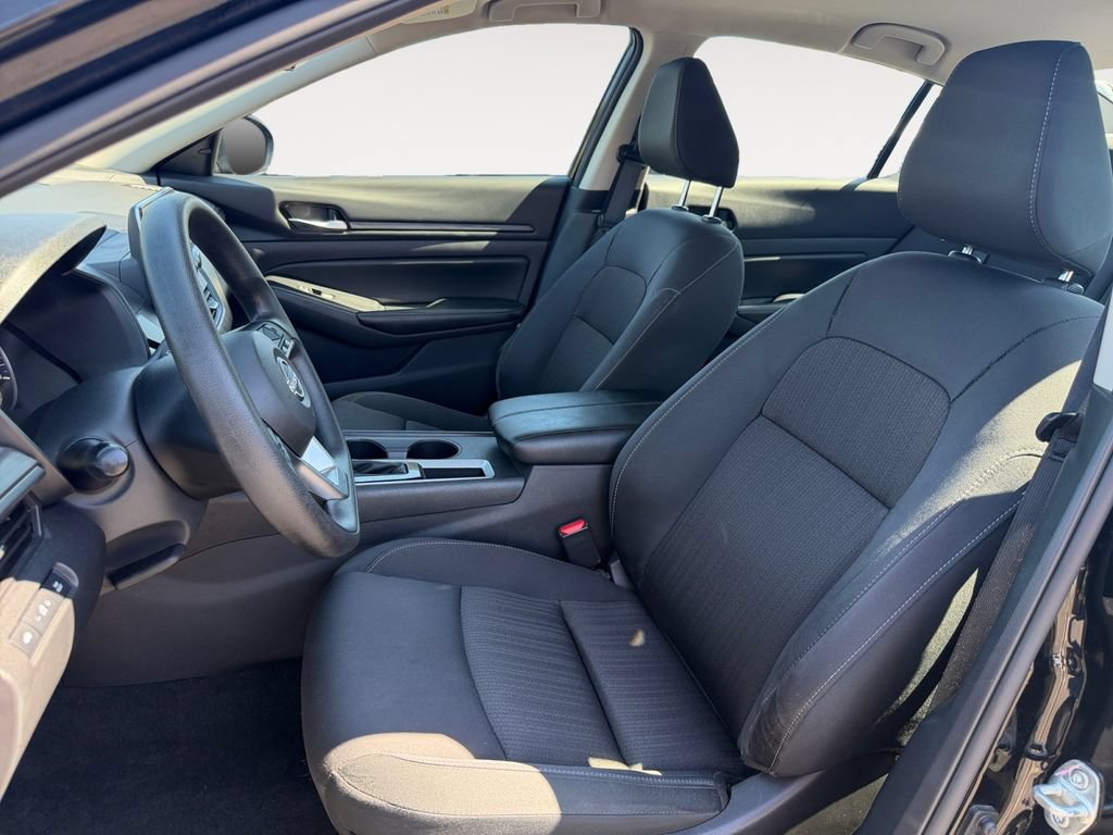 Used 2025 Nissan Altima 2.5 SV FWD image 9