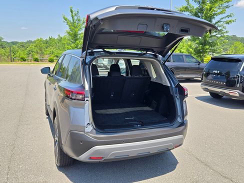 Used 2023 Nissan Rogue SV AWD/4WD image 18