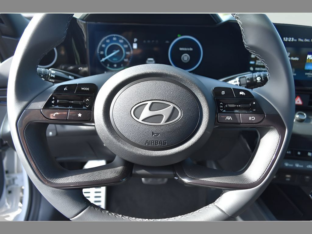 New 2026 Hyundai Elantra SEL FWD image 17